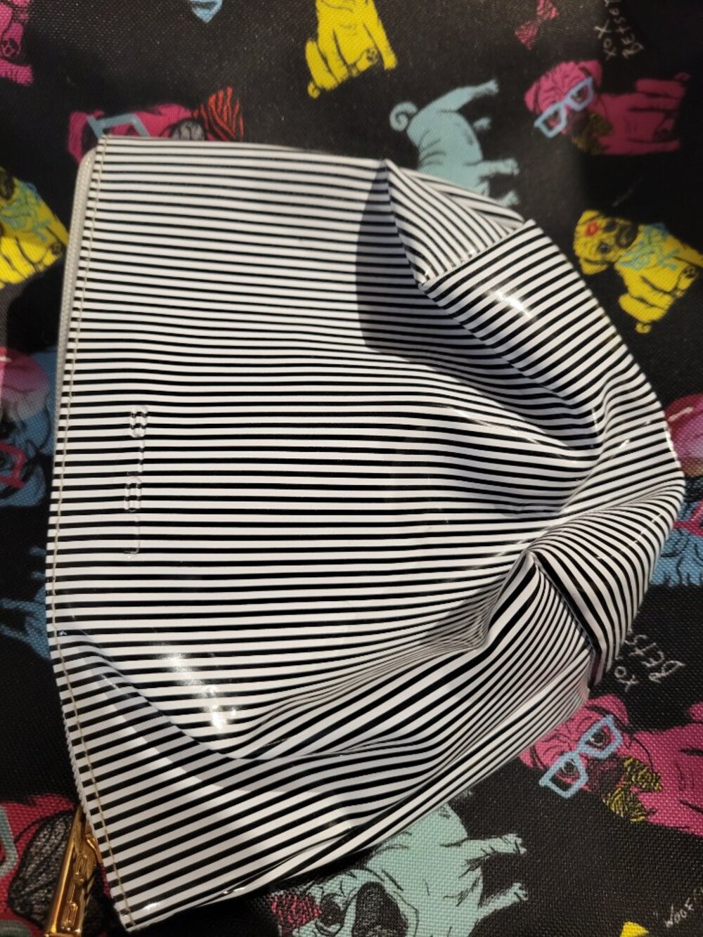 Betsey Johnson Pug Weekender Bag & Lunch Tote - Picture 13 of 13